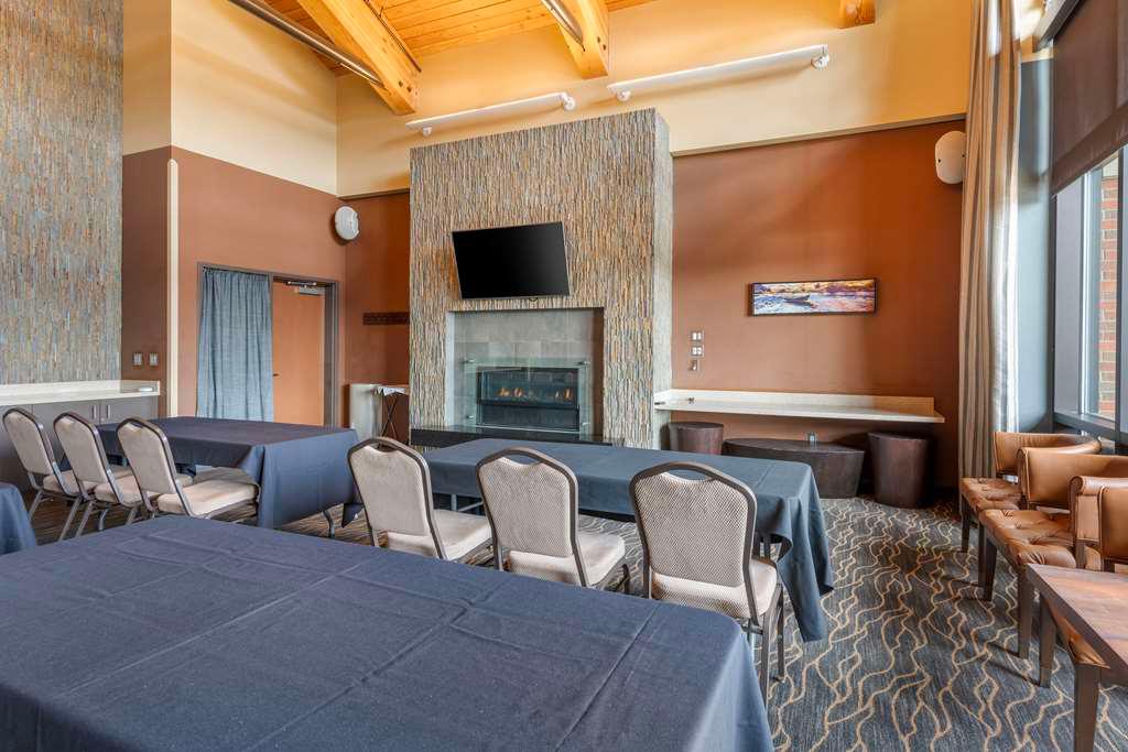 Фото Best Western Premier Boulder Falls Inn