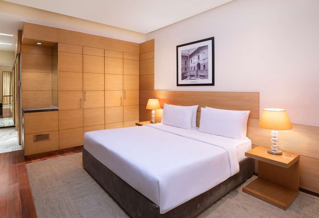 Фото Radisson Blu Marina Hotel, Delhi Connaught Place