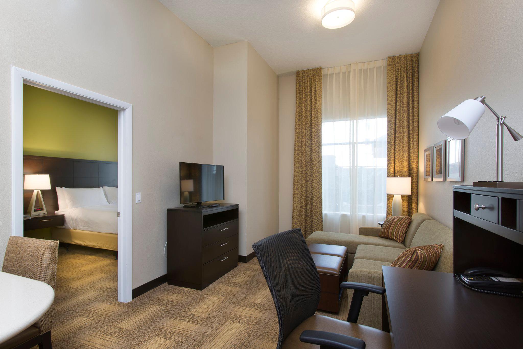 Фото Staybridge Suites Orlando at SeaWorld, an Ihg Hotel
