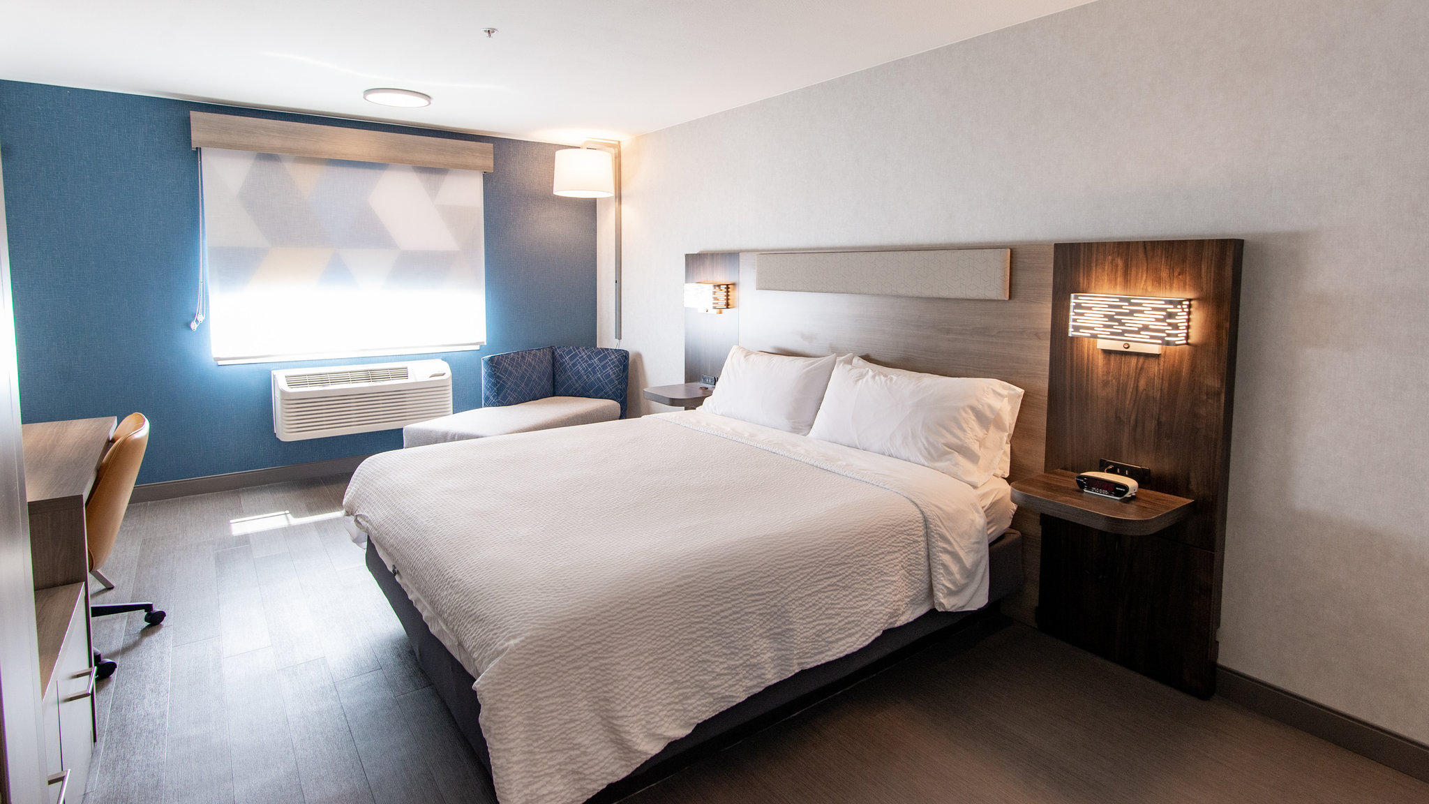 Фото Holiday Inn Express Oakdale, an Ihg Hotel