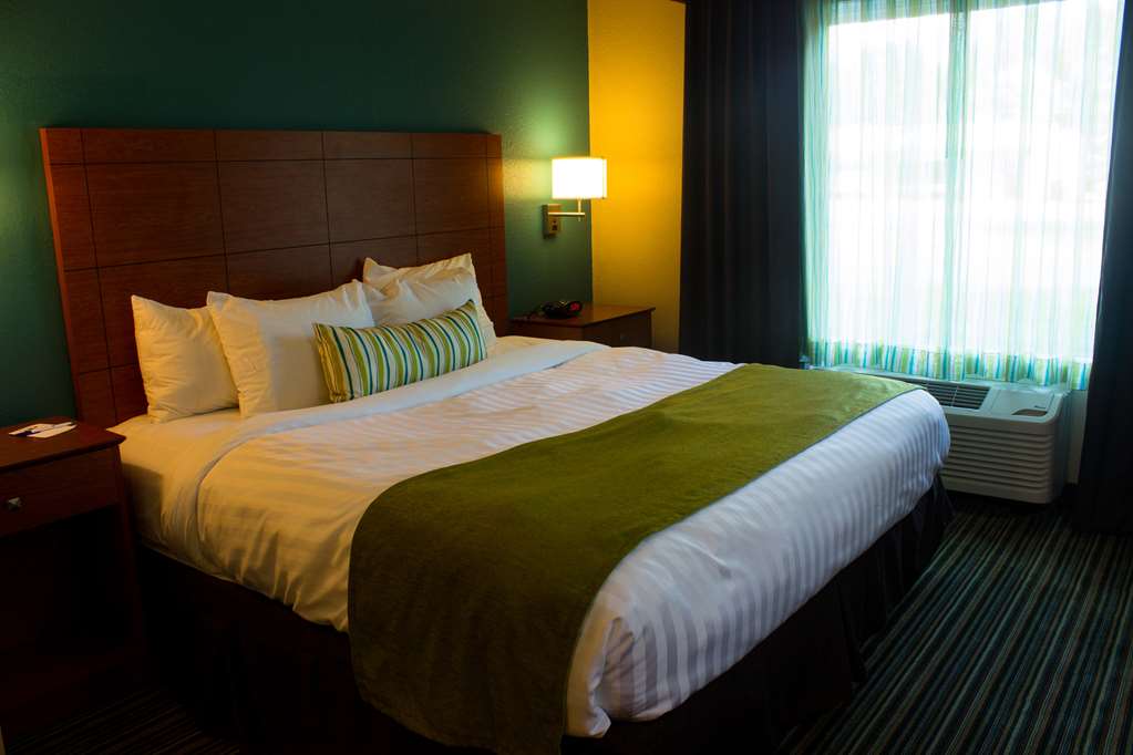 Фото Best Western Plus Menomonie Inn & Suites