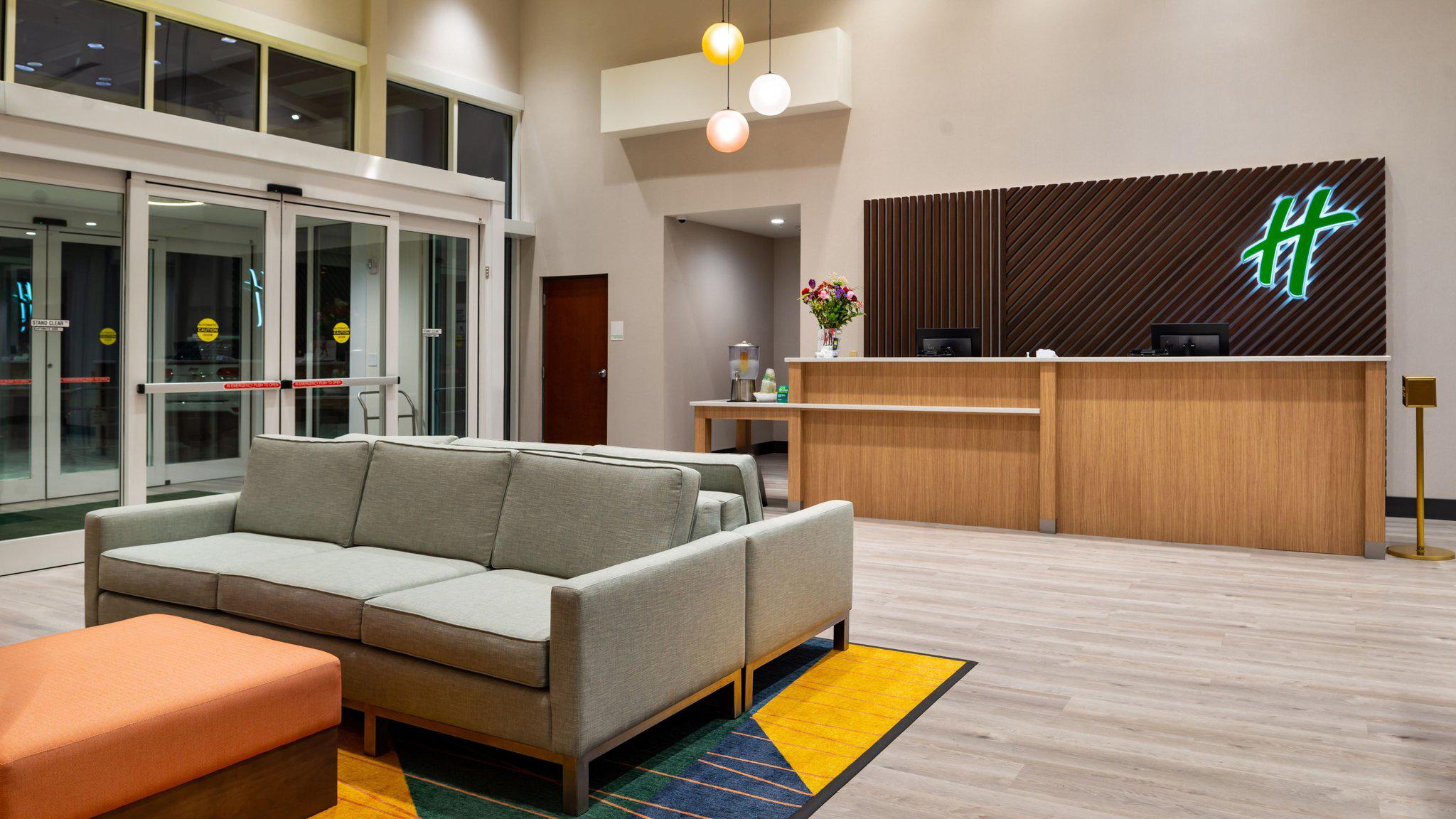 Фото Holiday Inn & Suites Orlando I-drive - Theme Parks by Ihg