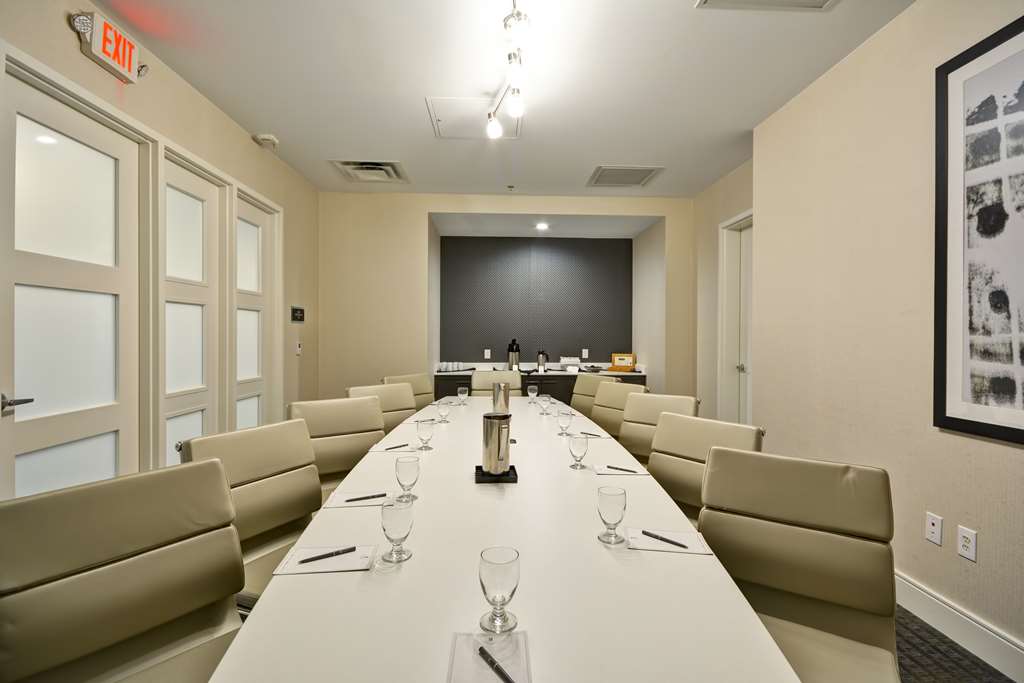 Фото Embassy Suites Hotel Charlotte