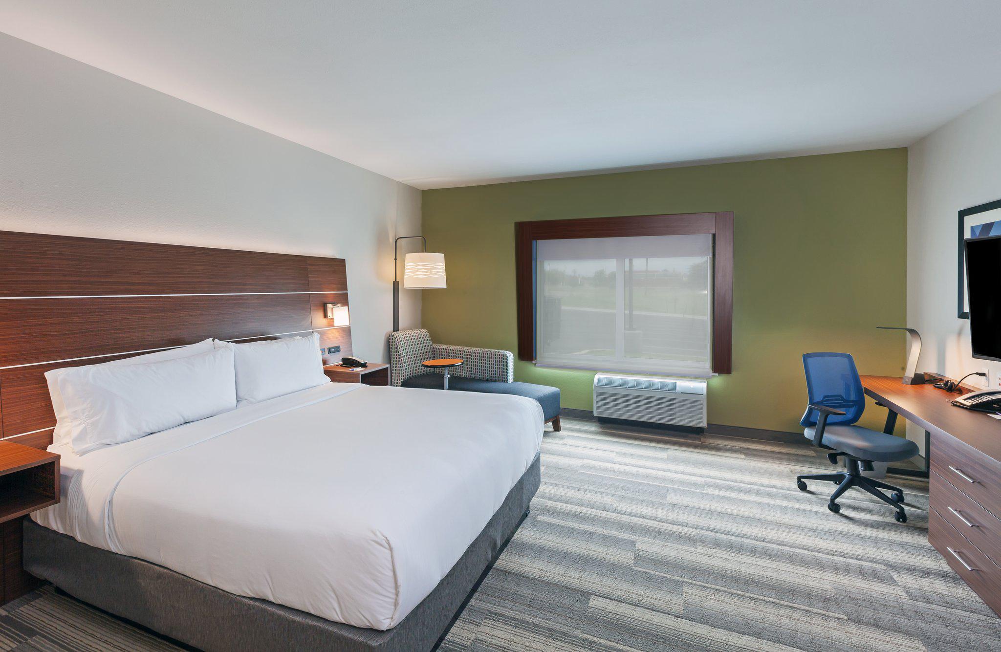Фото Holiday Inn Express & Suites Tulsa South - Woodland Hills, an Ihg Hotel