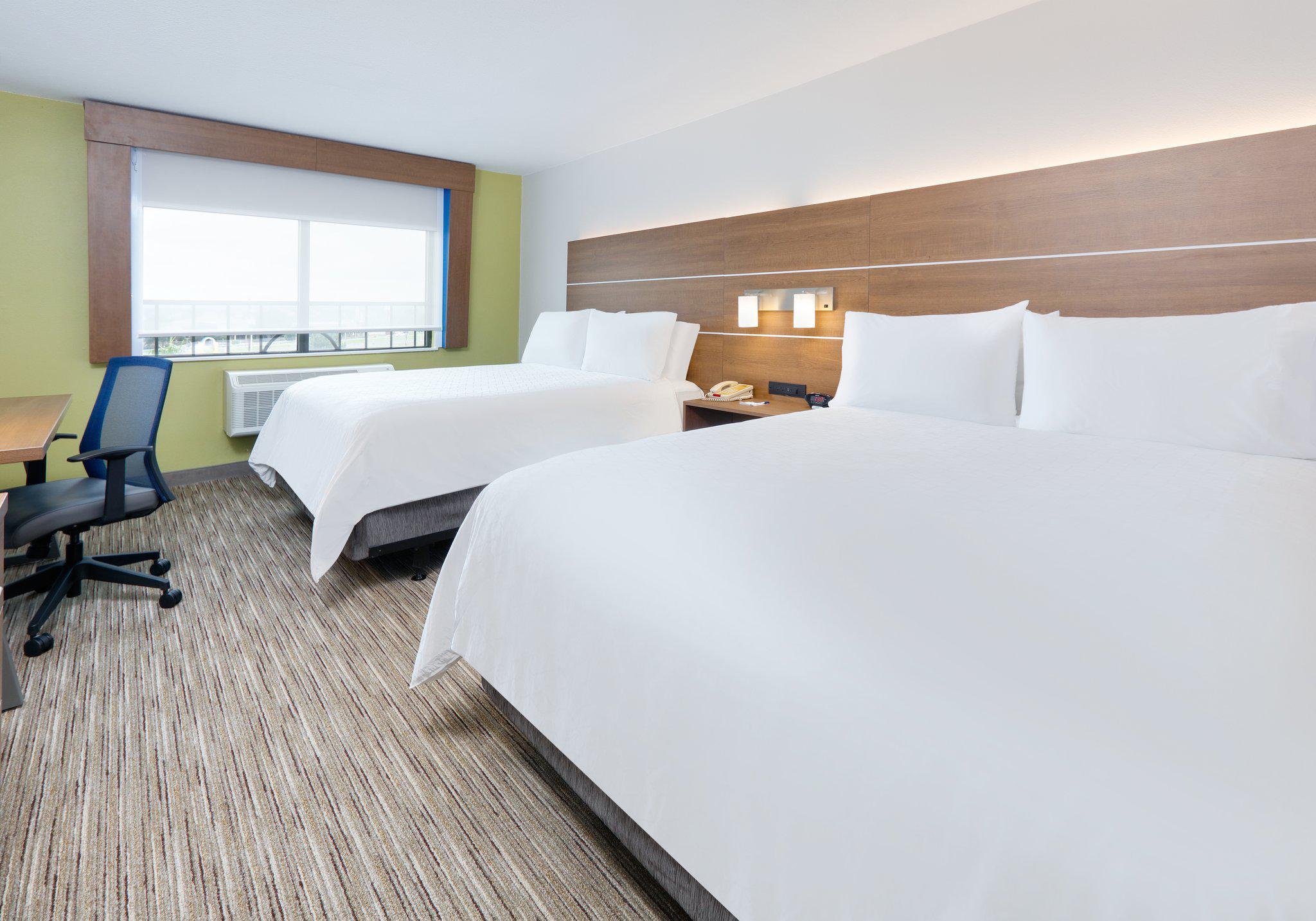 Фото Holiday Inn Express Hotel & Suites Near Seaworld, an Ihg Hotel
