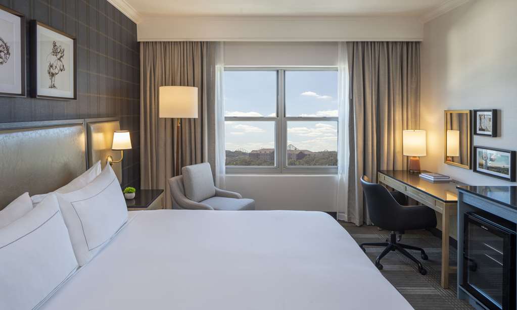 Фото Hilton San Antonio Hill Country