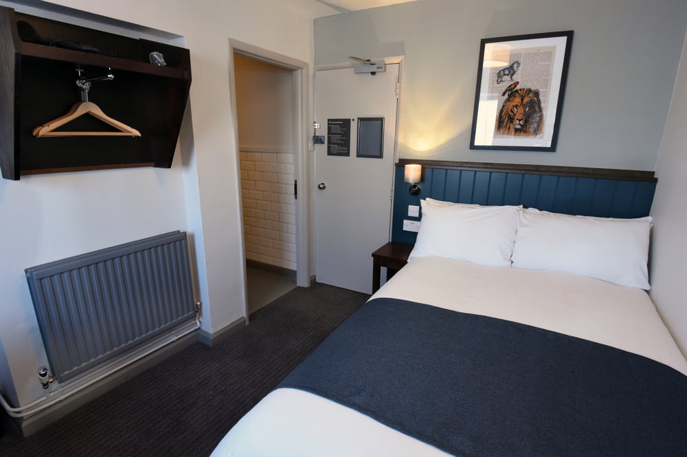 Фото Oaklands Hotel