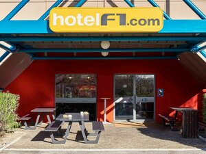 Гостиница HotelF1 Évry A6