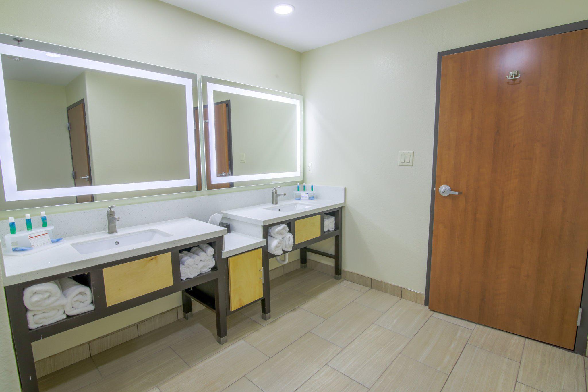 Фото Holiday Inn Express & Suites Raymondville, an Ihg Hotel