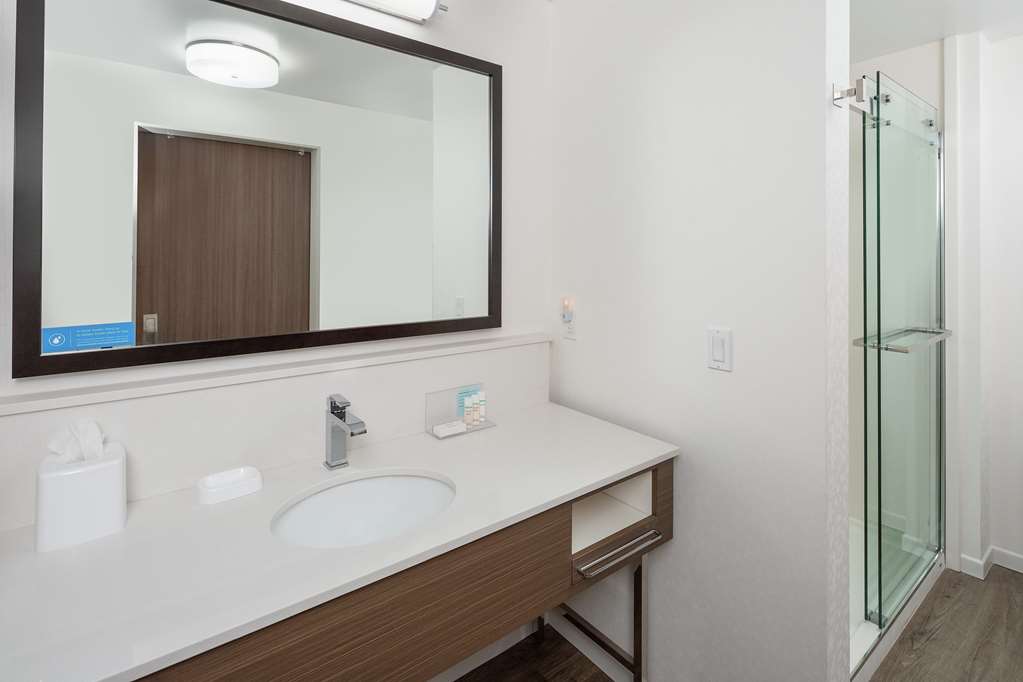 Фото Hampton Inn & Suites San Diego Airport Liberty Station