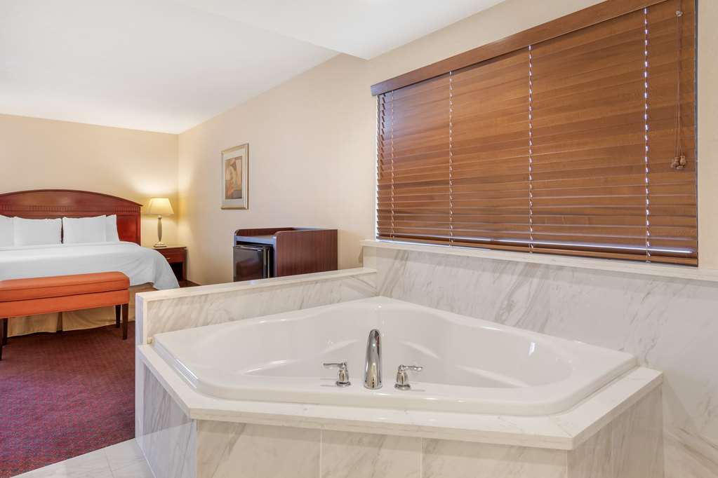 Фото Best Western Plus West Covina Inn