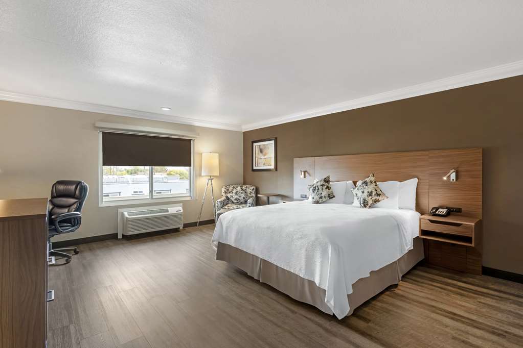Фото Best Western Plus Newport Mesa Inn