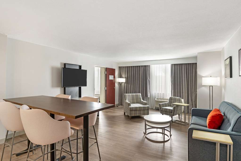 Фото Best Western Premier Richmond City Gateway