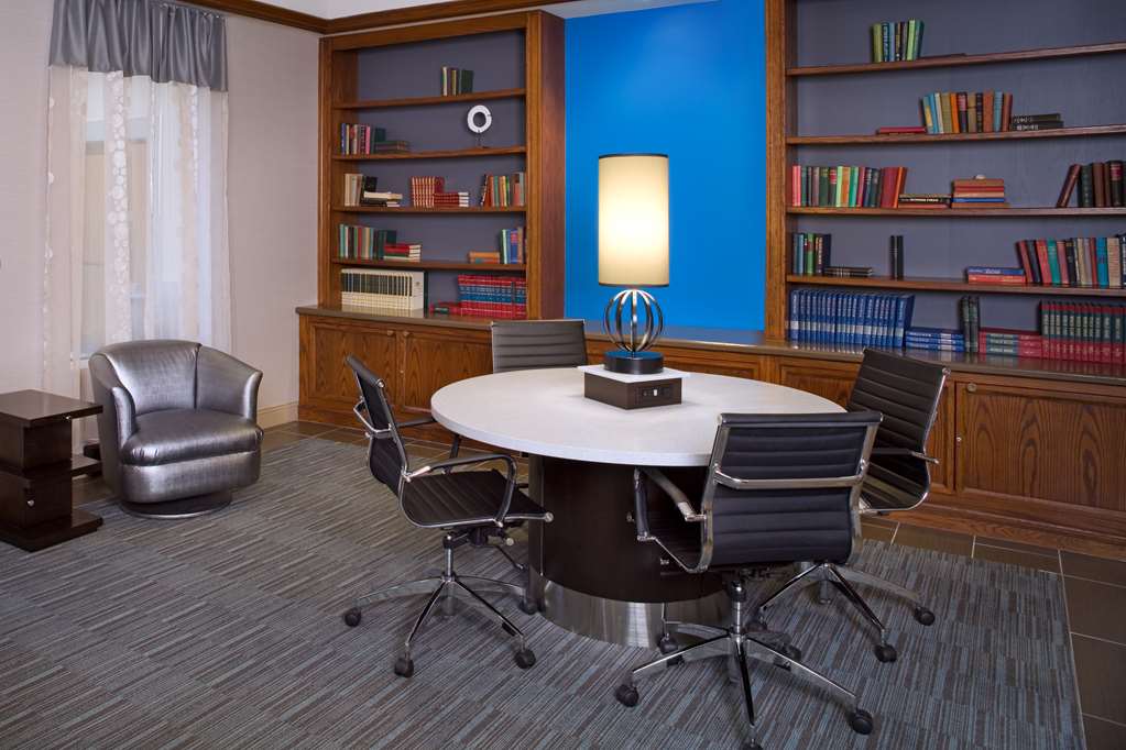 Фото DoubleTree by Hilton Chicago Wood Dale - Elk Grove