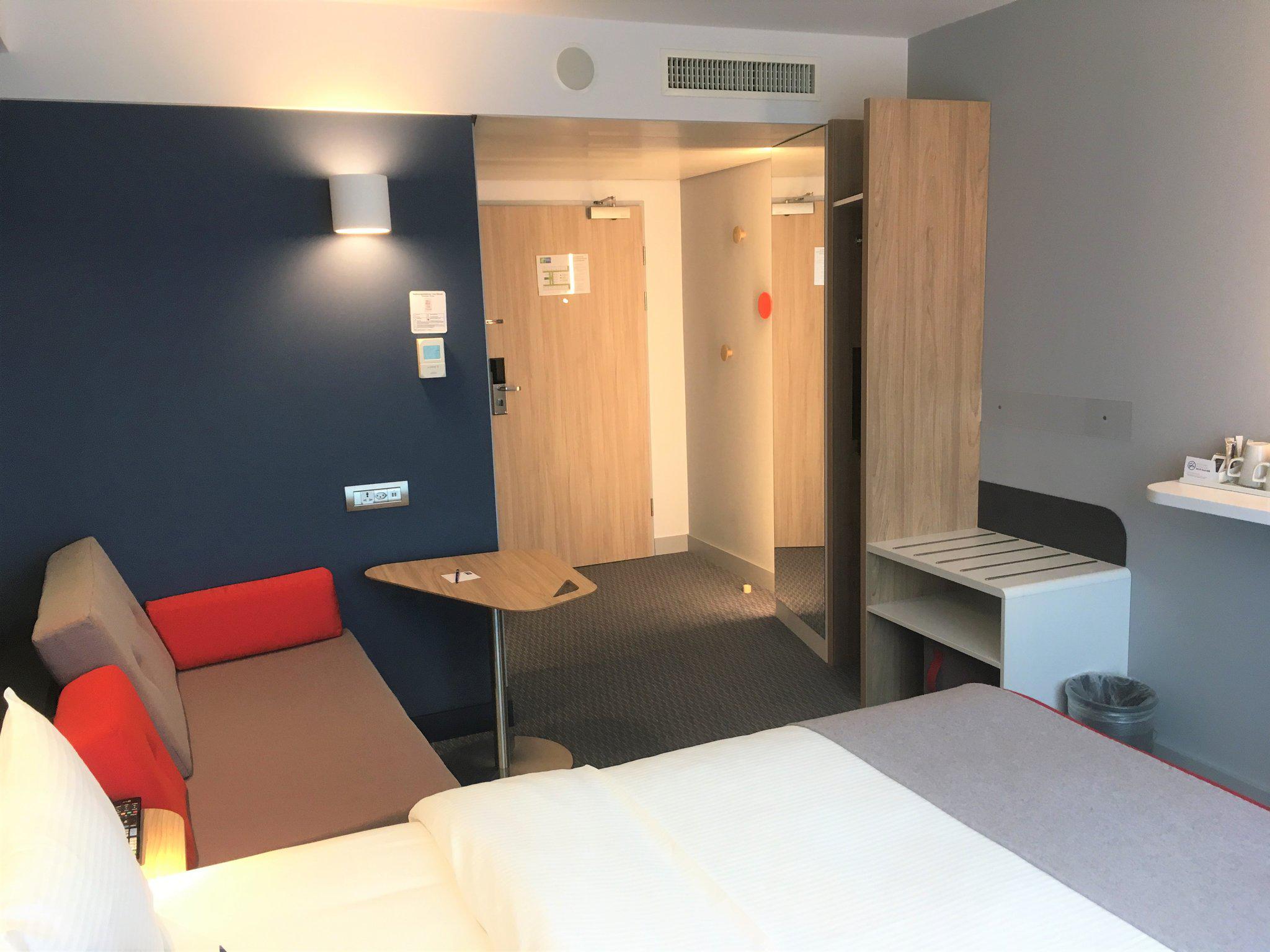 Фото Holiday Inn Express Zurich Airport, an Ihg Hotel