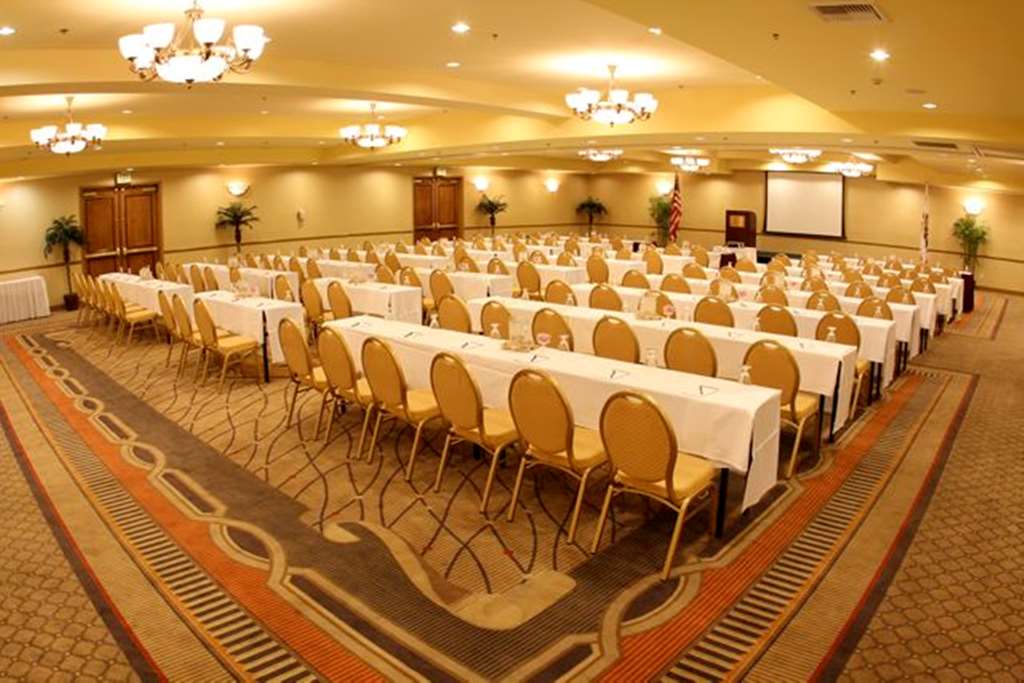 Фото DoubleTree by Hilton Claremont