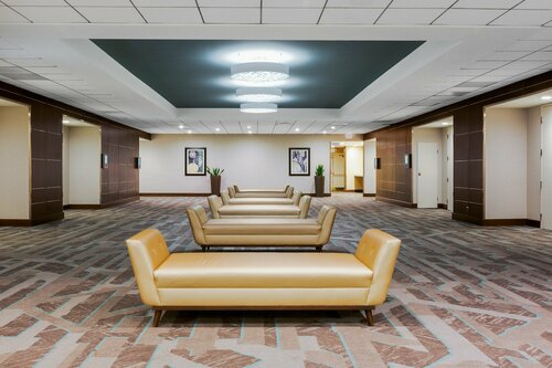 Гостиница Holiday Inn La Mirada, an Ihg Hotel в Буэна-Парк