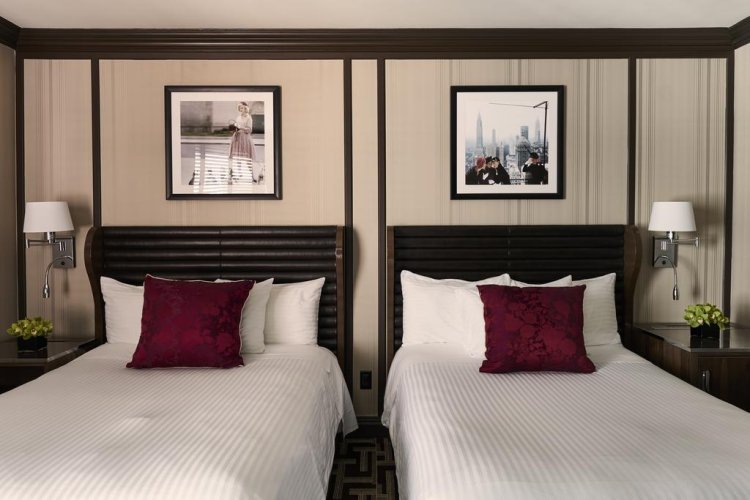 Фото The Iroquois New York