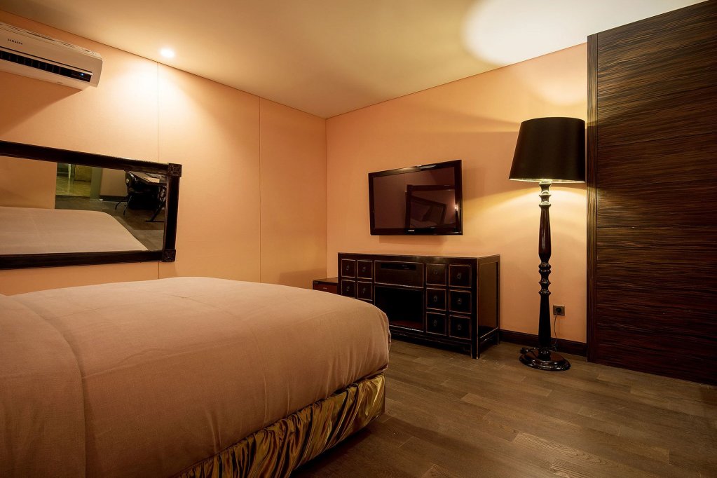 Фото Nineth Hotel