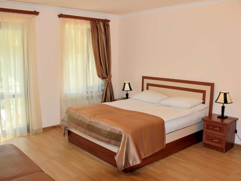 Гостиница Red Hotel в Дилижане