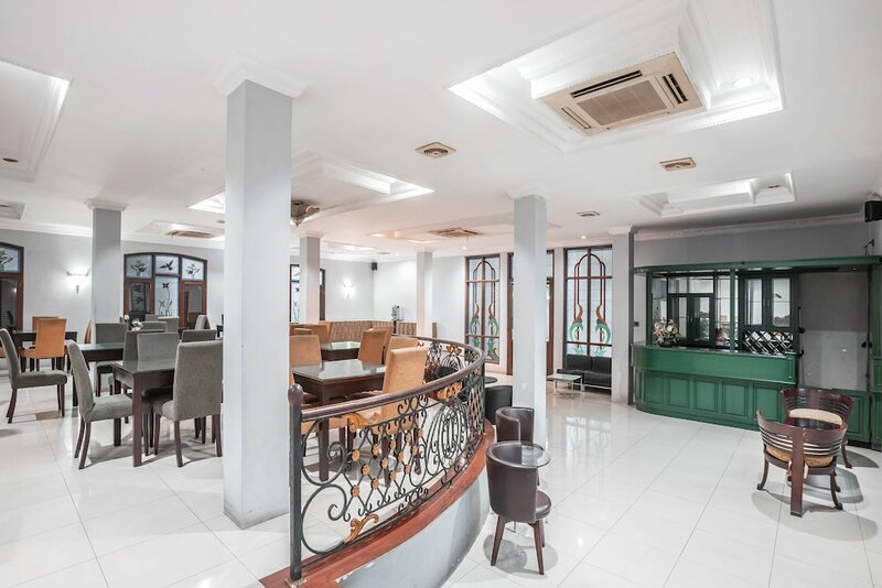 Oyo 686 Bunga Karang Hotel