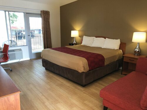 Гостиница The Garden Inn Oakland Airport в Сан Леандро