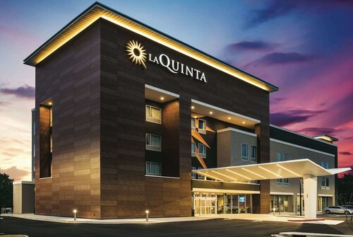 Гостиница La Quinta Inn & Suites by Wyndham McDonough