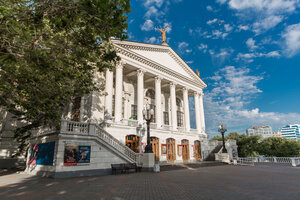 Sevastopol Academic Russian Drama Theatre named after A.V. Lunacharskiy (проспект Нахимова, 6), theatre