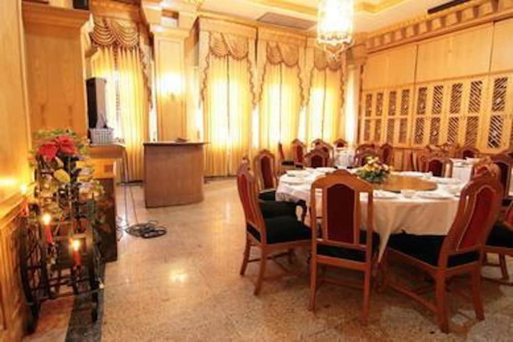 Фото 13 Coins Hotel Ngam Wong Wan