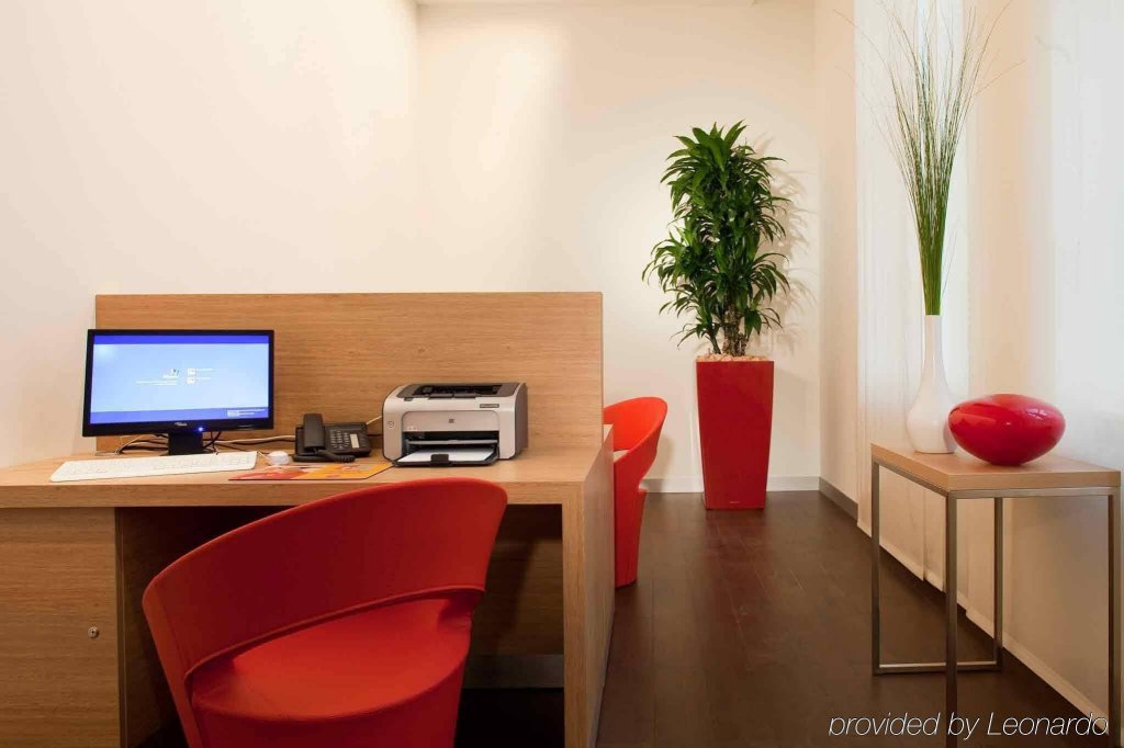 Фото Ibis Karlsruhe Hauptbahnhof