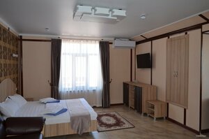 Alakol resort (Jetısu oblysy, Alakól aýdany, Village of Akshy), hotel