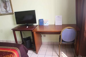 Somatel Yaoundé (Centre, Mfoundi, Yaounde 3e, Rue 7.445), hotel