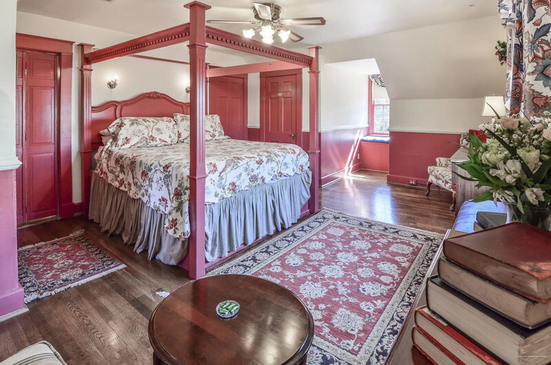 Фото Cedars of Williamsburg Bed & Breakfast