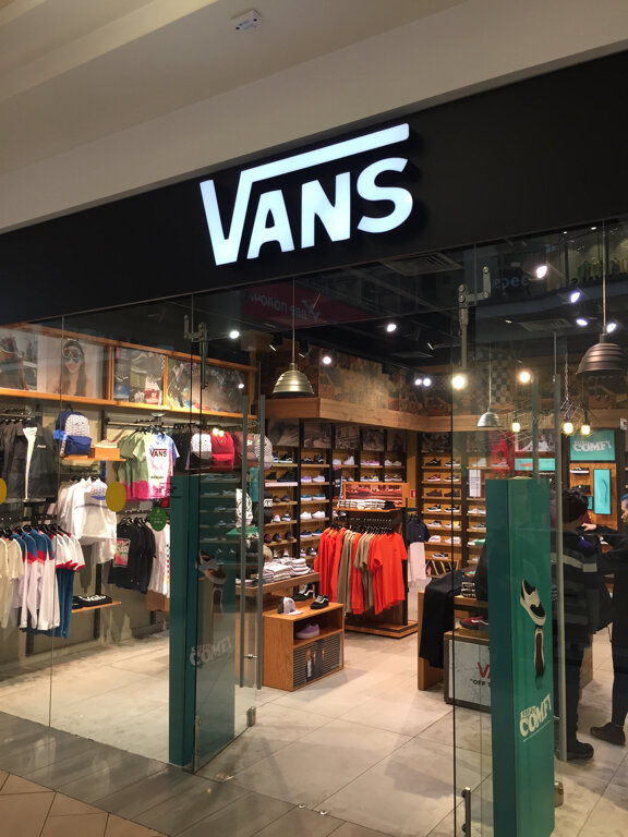 closest vans store near me