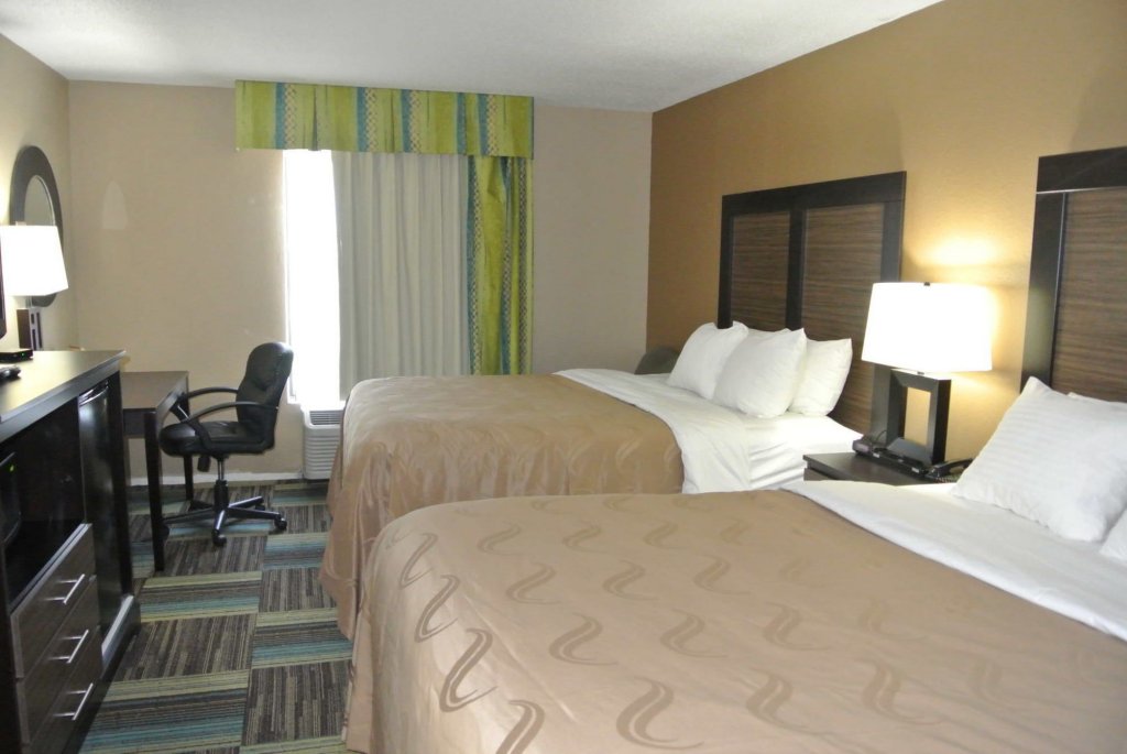 Фото Quality Inn & Suites Arnold - St Louis