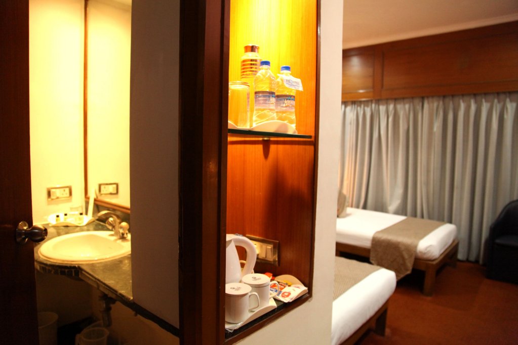 Фото Polo Floatel Kolkata