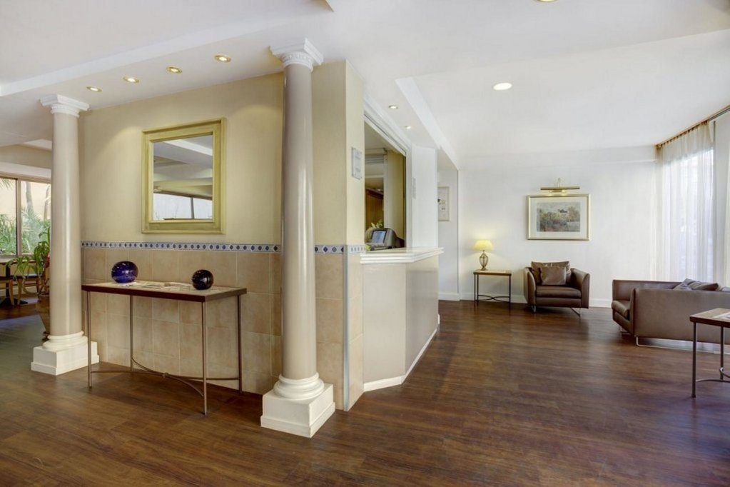 Фото Nice Promenade Residhome Aparthotel