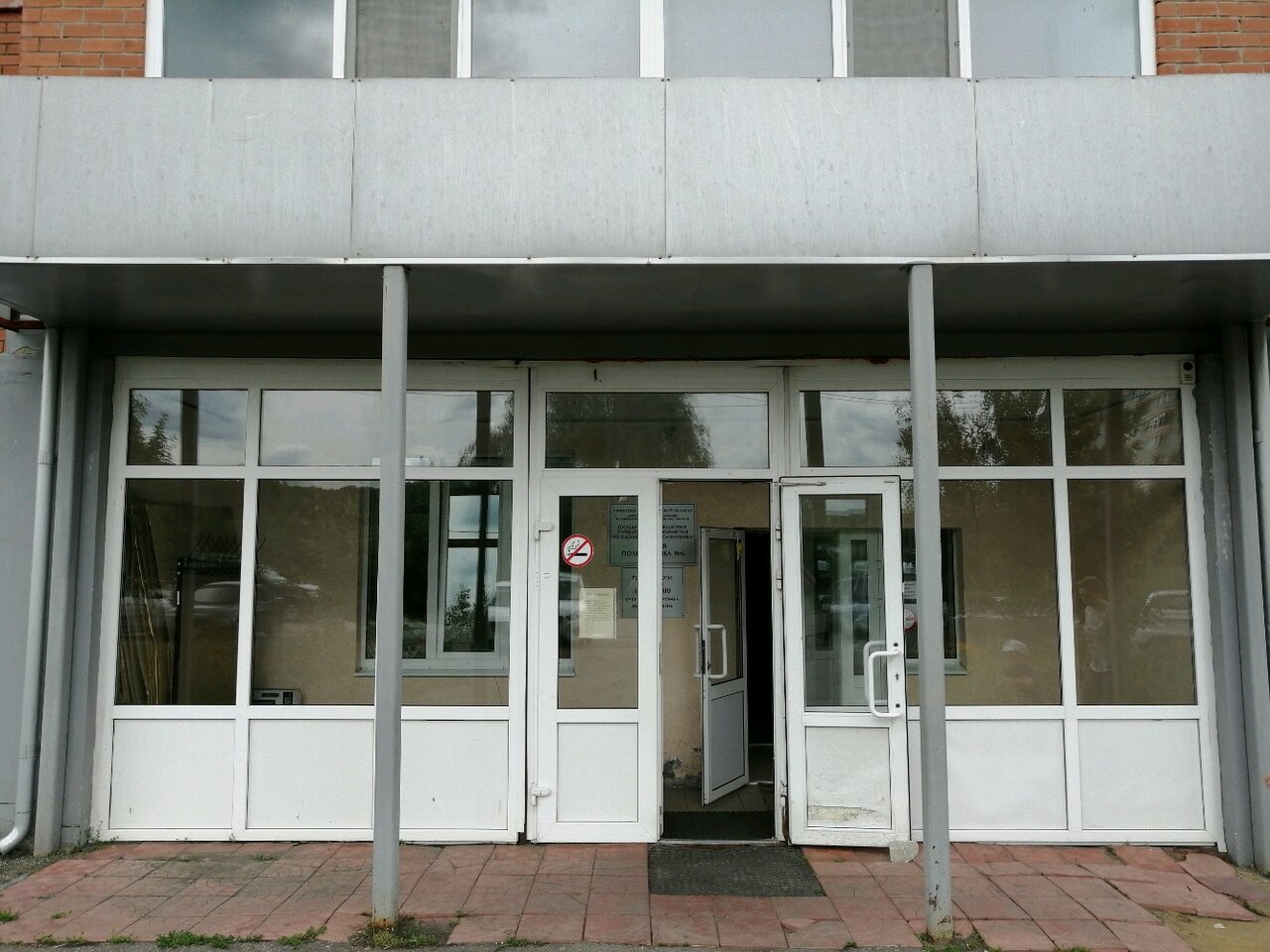 Житель ул. Ладожской пожаловался на отток персонала из амбулатории