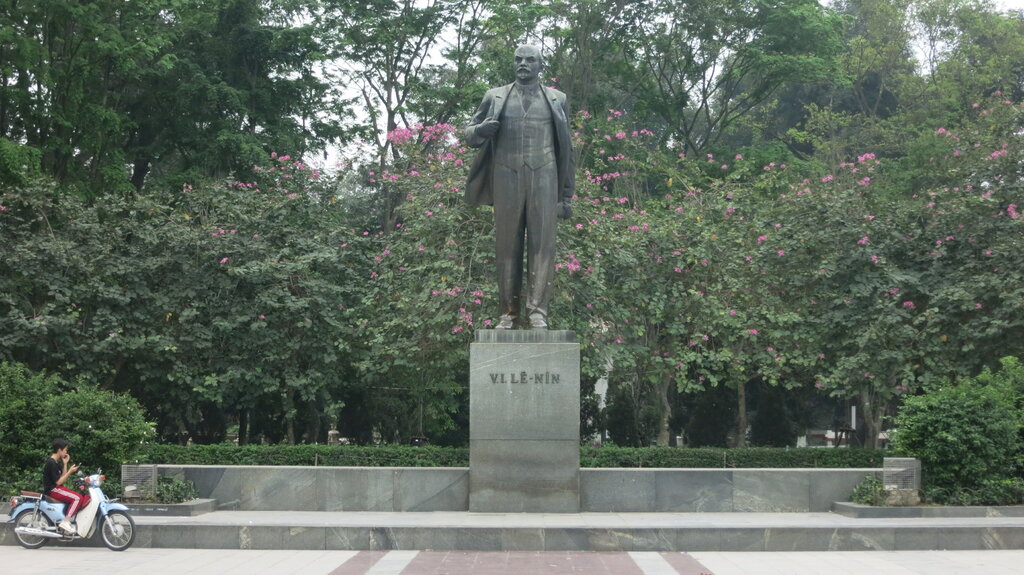 Әскери мемориал, бауырластар зираты В.И. Ленин, Ханой, фото