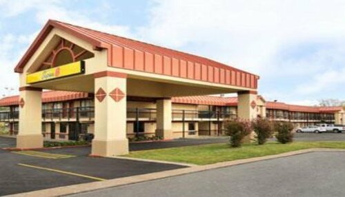 Гостиница SureStay Plus Hotel by Best Western Tulsa East в Клерморе