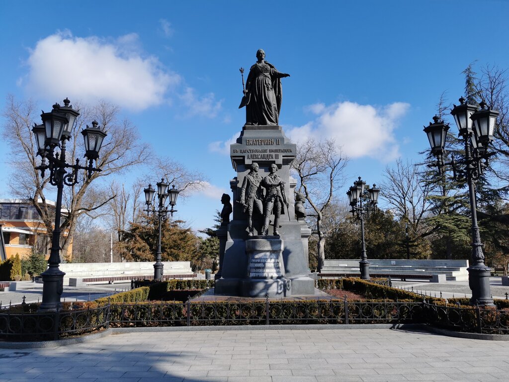 Genre sculpture Памятник российской императрице Екатерине II, Simferopol, photo