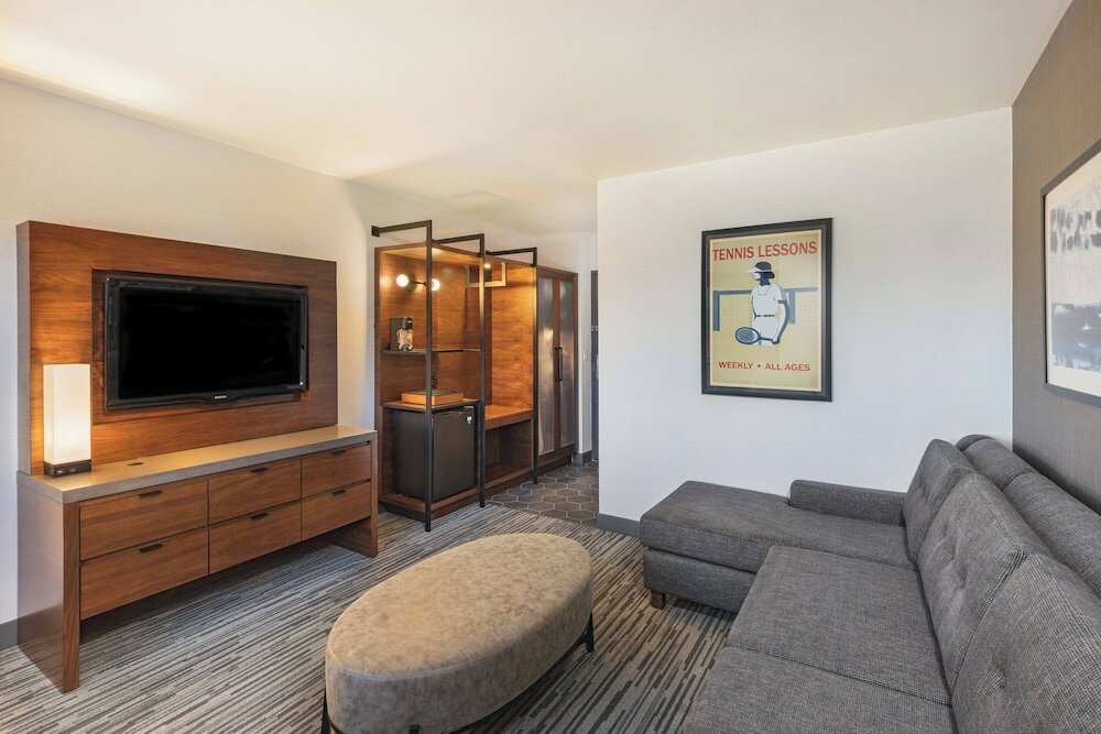 Фото Four Points by Sheraton Los Angeles Westside