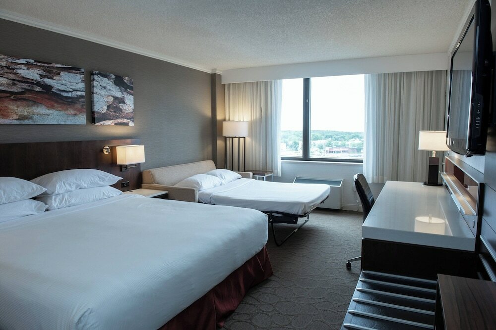 Фото Delta Hotels by Marriott Saguenay Conference Centre