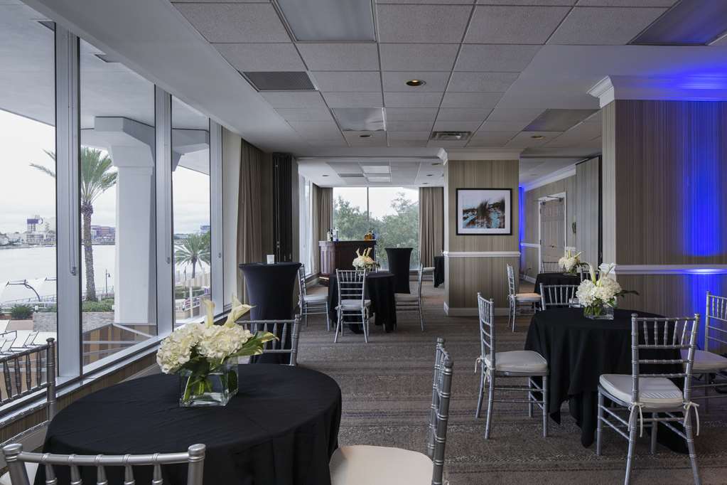 Фото DoubleTree by Hilton Hotel Jacksonville Riverfront