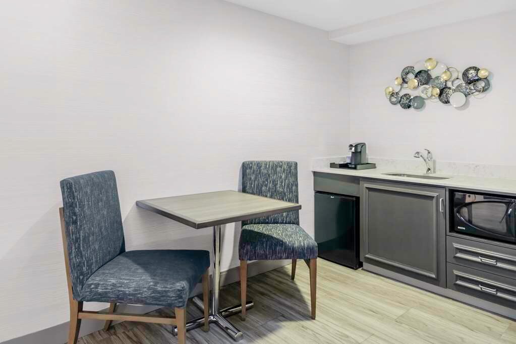 Фото Hilton Garden Inn Freeport Downtown
