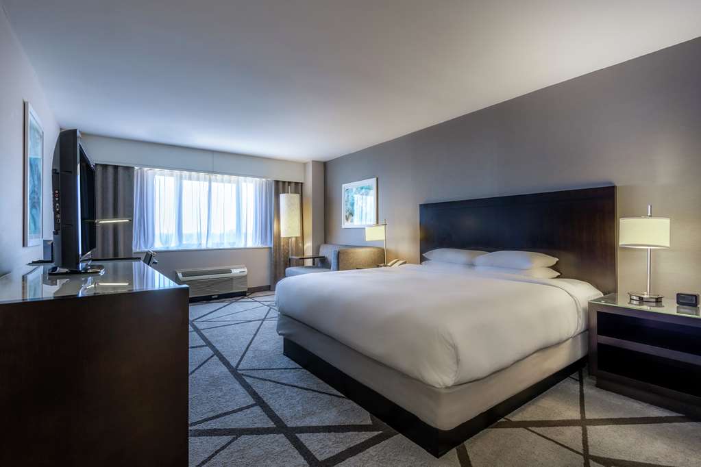 Фото DoubleTree by Hilton Los Angeles - Norwalk