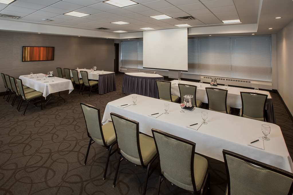 Фото Hilton Winnipeg Airport Suites