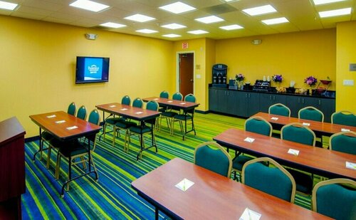 Гостиница Fairfield Inn & Suites by Marriott Visalia Tulare в Портвилле