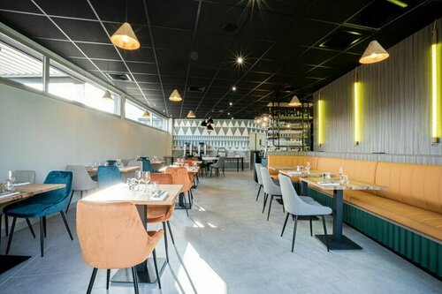 Гостиница PoMo Hotel & Restaurant в Гренобле