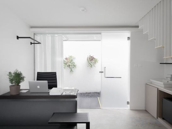 Фото Lloyd's Inn